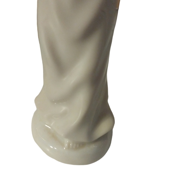 Vintage Porcelain 6" Girl Holding Bird Figurine White-Light Blue & Green Tones - Picture 3 of 7